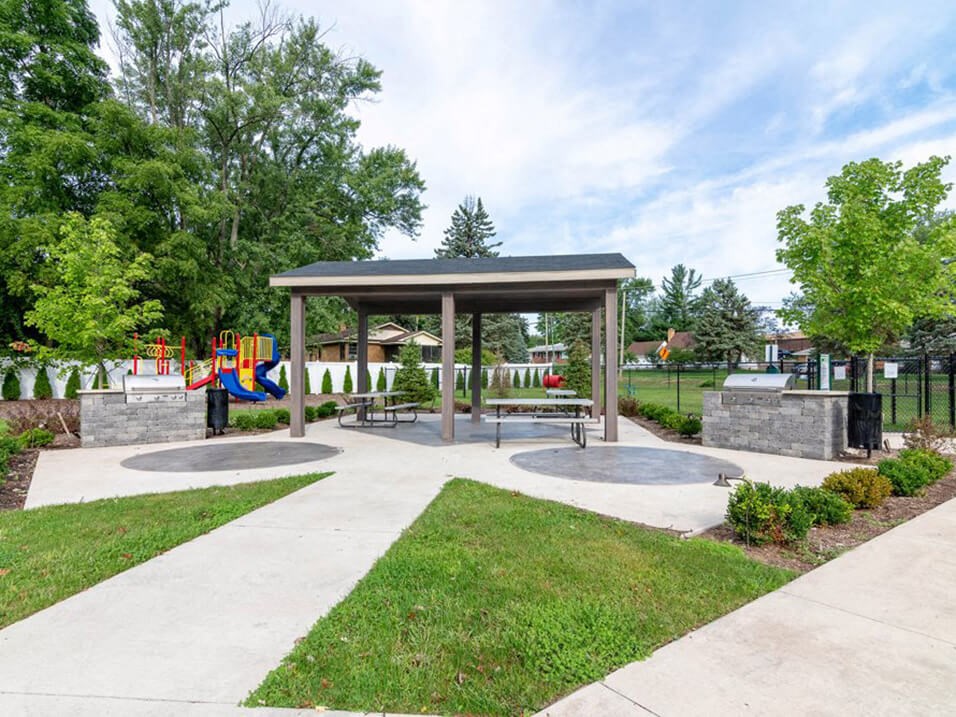 covered picnic area at Grand Rapids Apartments