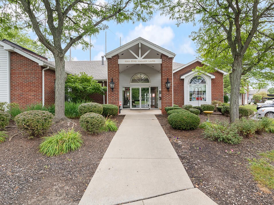 Leasing Office at Country Club Apartments