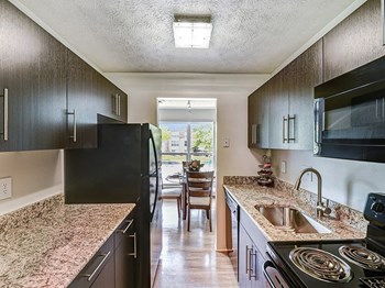 apartment with Energy Efficient kitchen Appliances - Photo Gallery 3