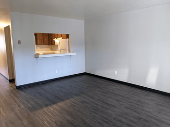 toledo apartments with updated flooring - Photo Gallery 2