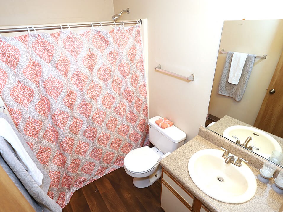 Full Bathroom in Apartment/Townhome