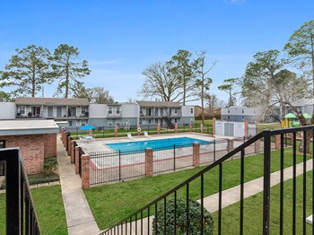 Chestnut Ridge apartments swimming pool - Photo Gallery 4
