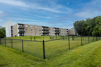 fenced in dog park at Sioux CIty IA apartments