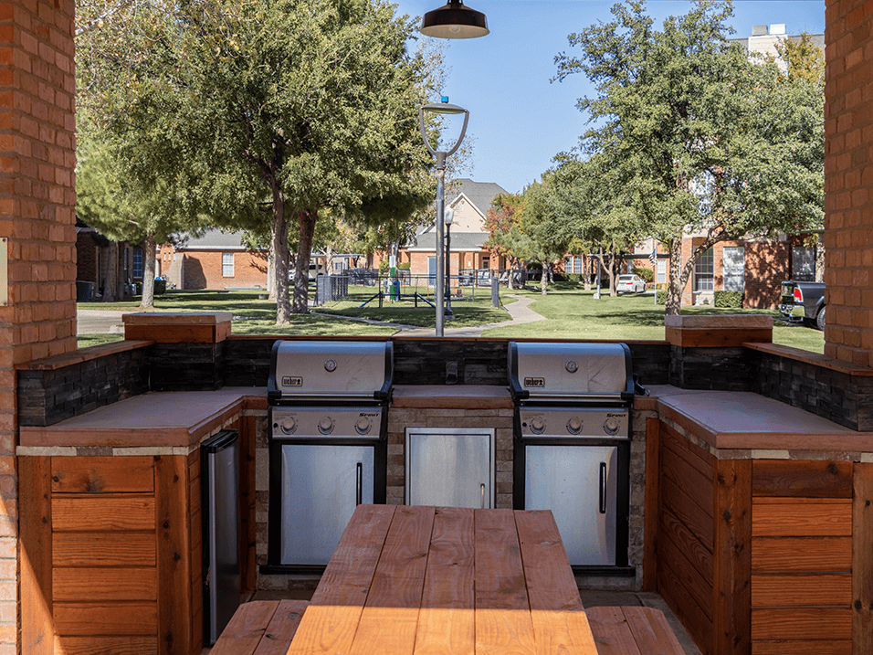 outdoor bbq area in The Dominion Apartments