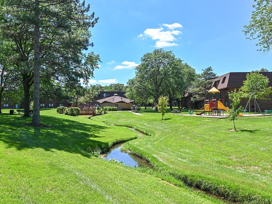 green landscaping at apartment complex