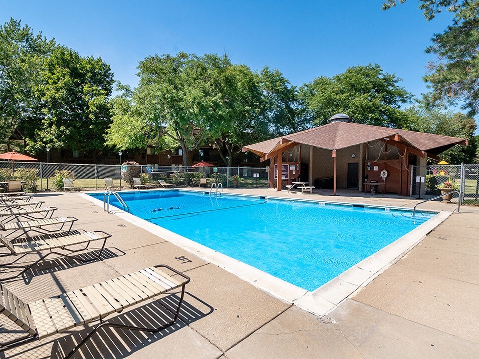 apartment complex with outdoor swimming pool