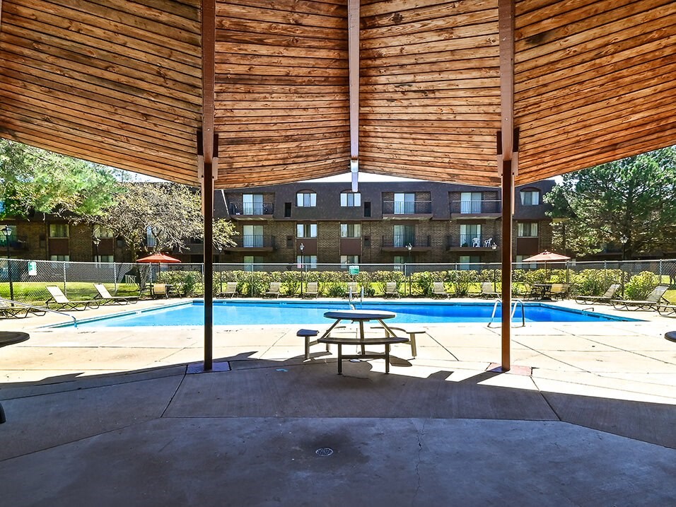 swimming pool at Fox Crest Apartments