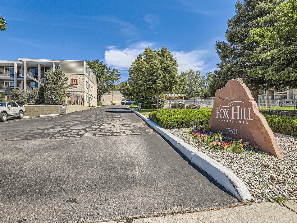 the preserve apartments entrance sign