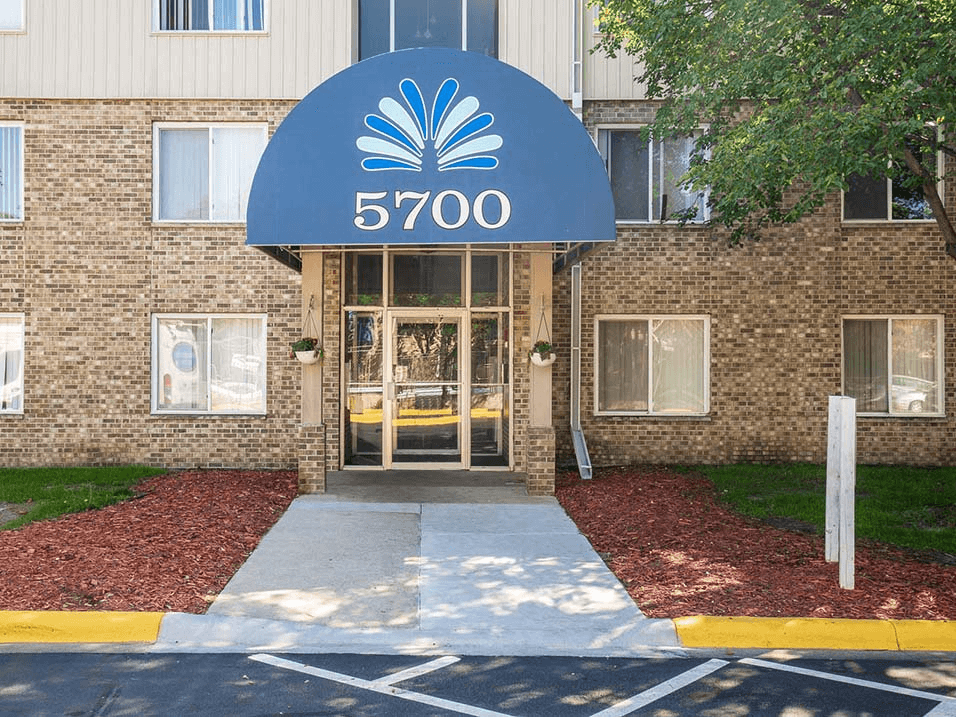 exterior of leasing office at fountains in the park