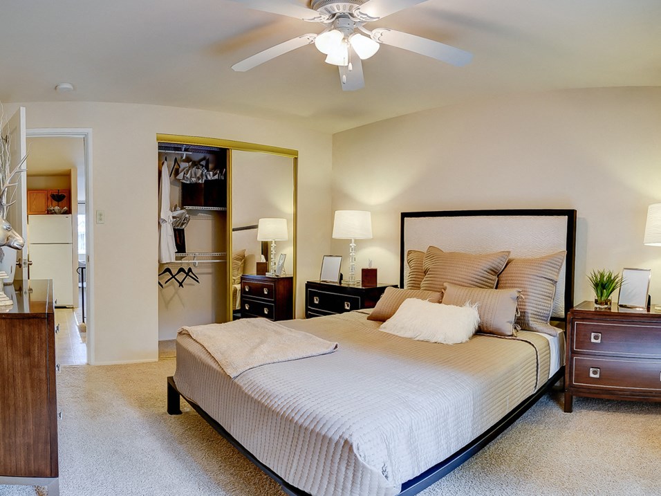 Bedroom with overhead light/fan at the villages at general grant
