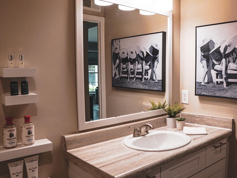 Georgetown of Kettering Apartments bathroom with mirror