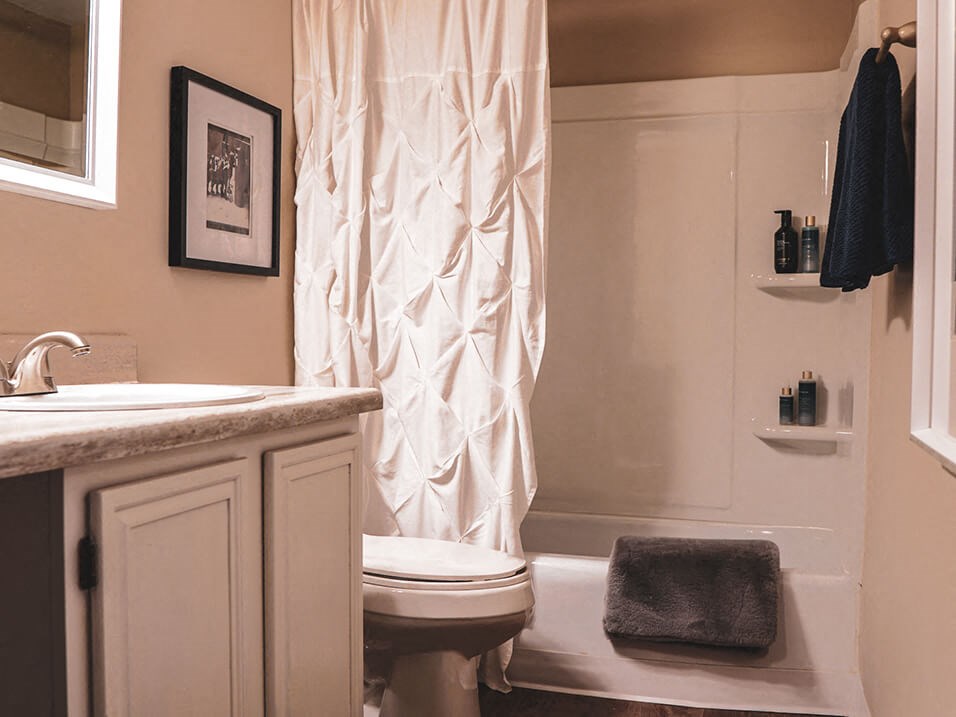 Georgetown of Kettering Apartments bathrooms