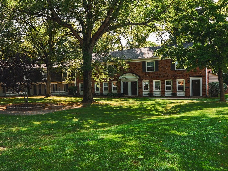 Georgetown of Kettering Apartments lush landscaping