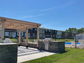 Candlelight park Apartments Grilling - Photo Gallery 6