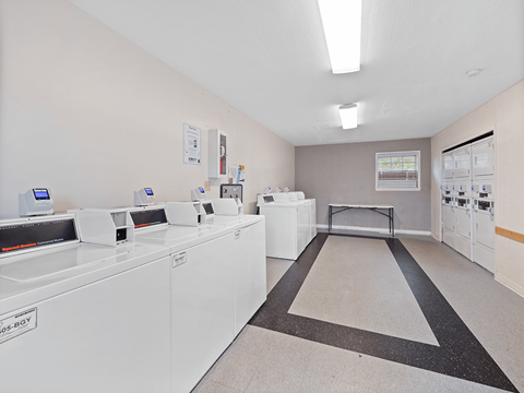 laundry facility at Huntley Ridge Clarksville Apartments