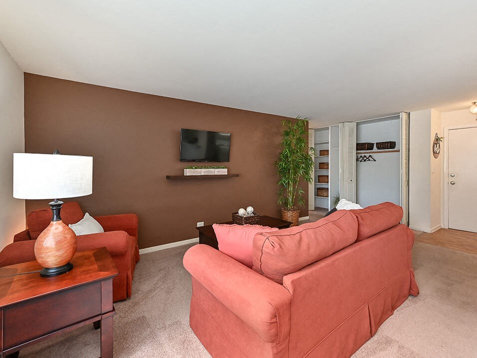 apartment living room in Waukegan, IL