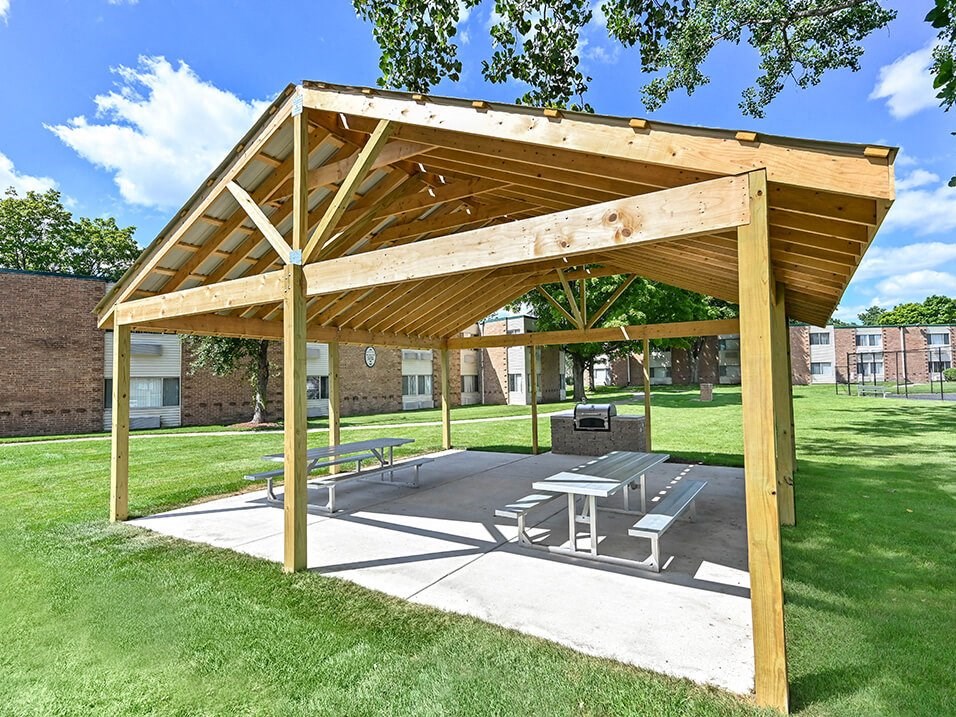 grilling area at apartment community