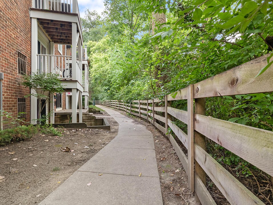 a walkway next to an apartment building