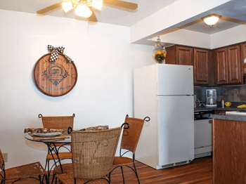 Kitchen and Dining Area - Photo Gallery 5