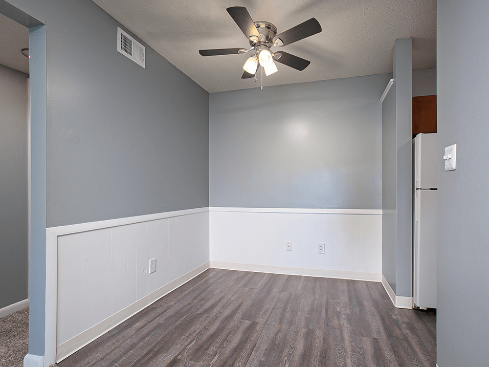 dining area at Indian Hills Apartments