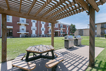 community grilling area at indian hills