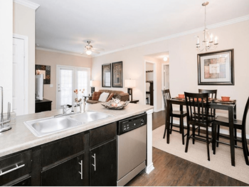 Village at Juban Lakes dining area - Photo Gallery 5