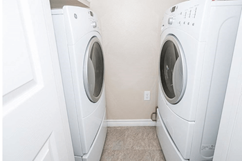 apartment with Washer & Dryer