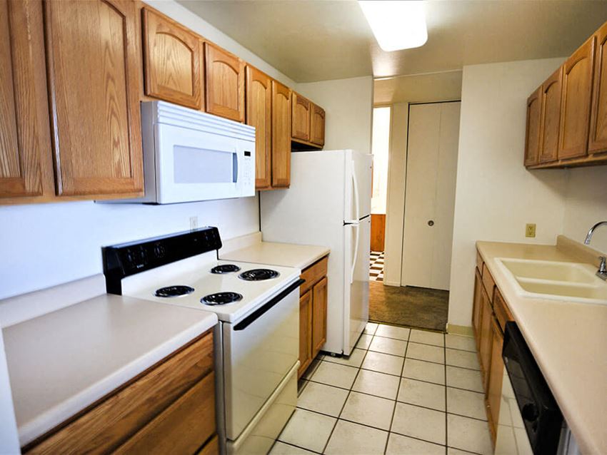 kitchen storage in Westview apartments - Photo Gallery 1
