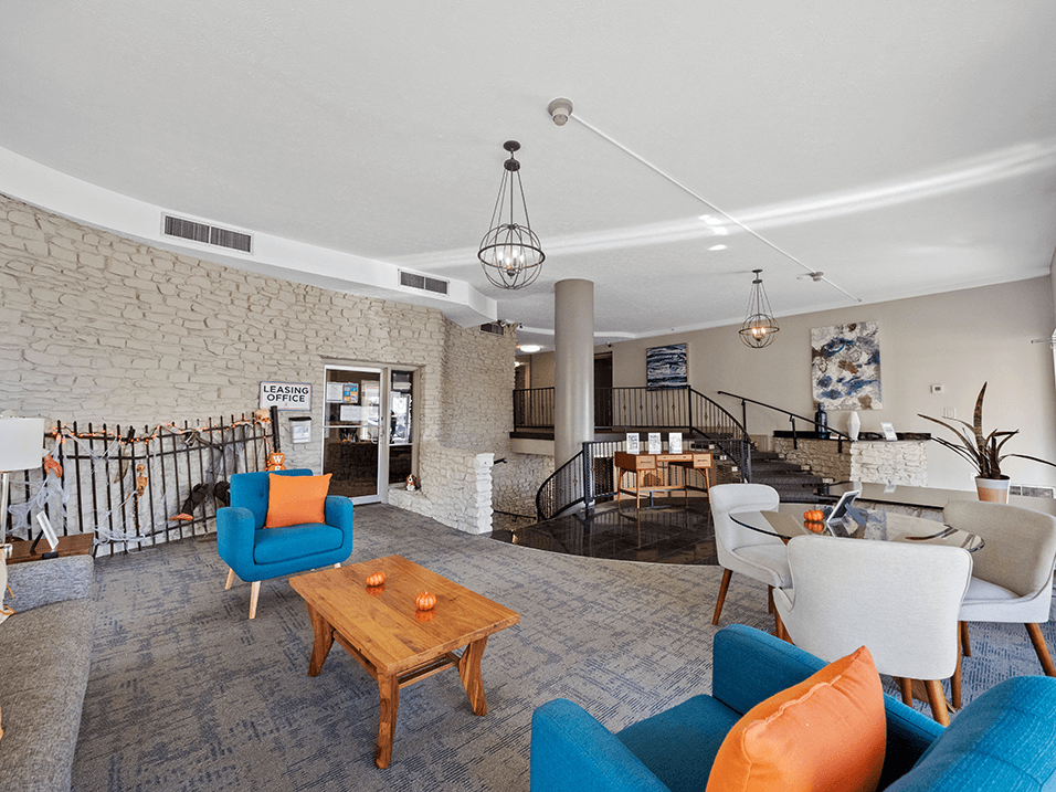 leasing agents at icon Apartments