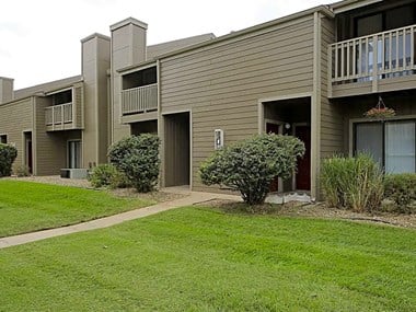 727 W. Macarthur Rd. 1-2 Beds Apartment for Rent - Photo Gallery 1