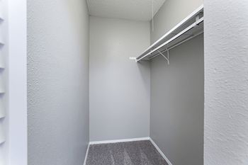 apartment walk-in closet at macarthurs lake