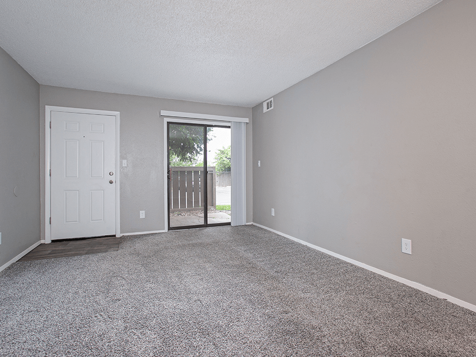 apartment living at MacArthur Lakes Apartments