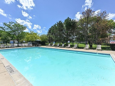 apartment community with swimmingpool