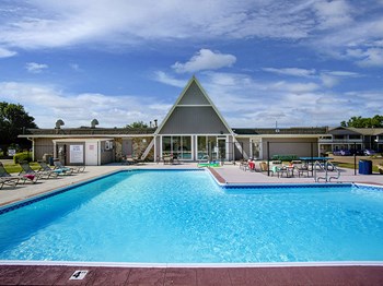 beautiful apartment pool area at north park apartments - Photo Gallery 5