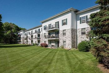 New Fountains Apartments with patio/balcony