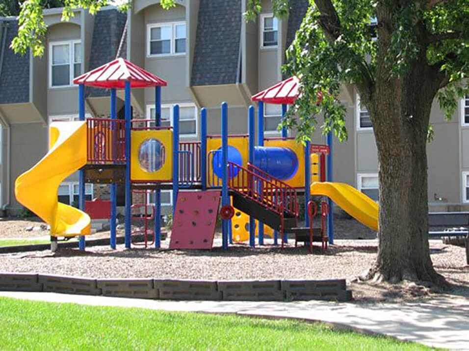 apartments in Bloomington, IL with playgrounds