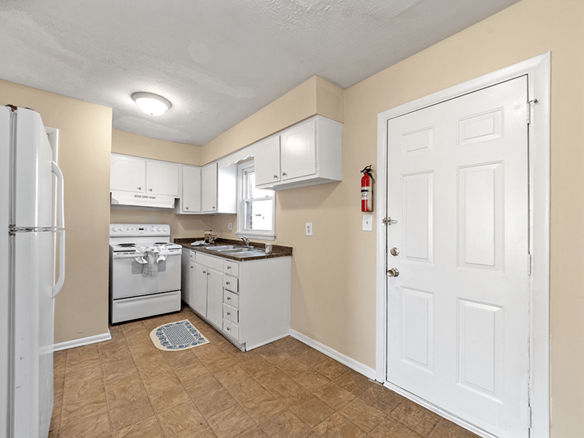 Preston Oaks Apartments kitchen - Photo Gallery 1