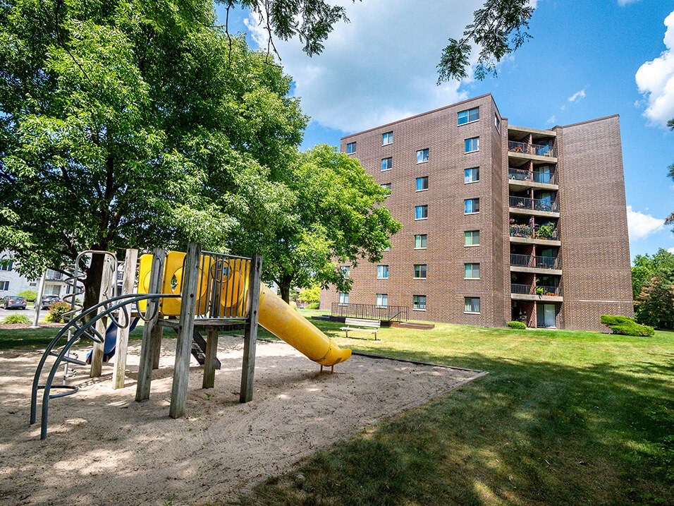 playground at rivers edge apartments