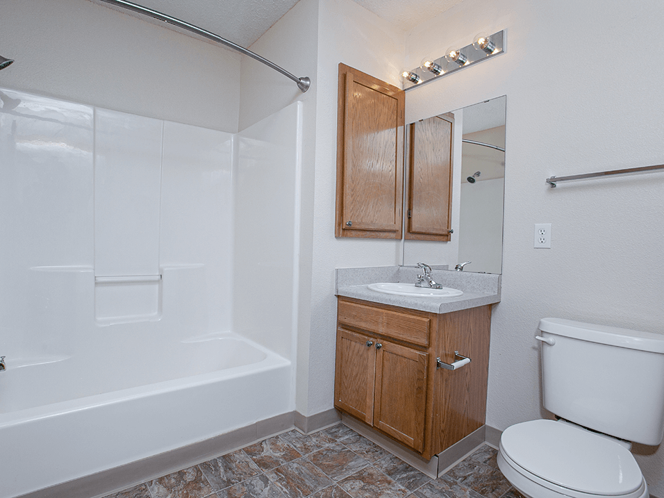 Ridgeport Apartments And Townhomes, 7003 W 34th St N, Wichita, KS