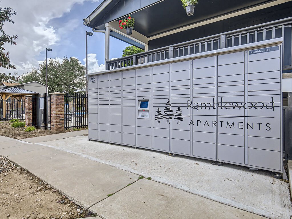 apartments with Package Lockers