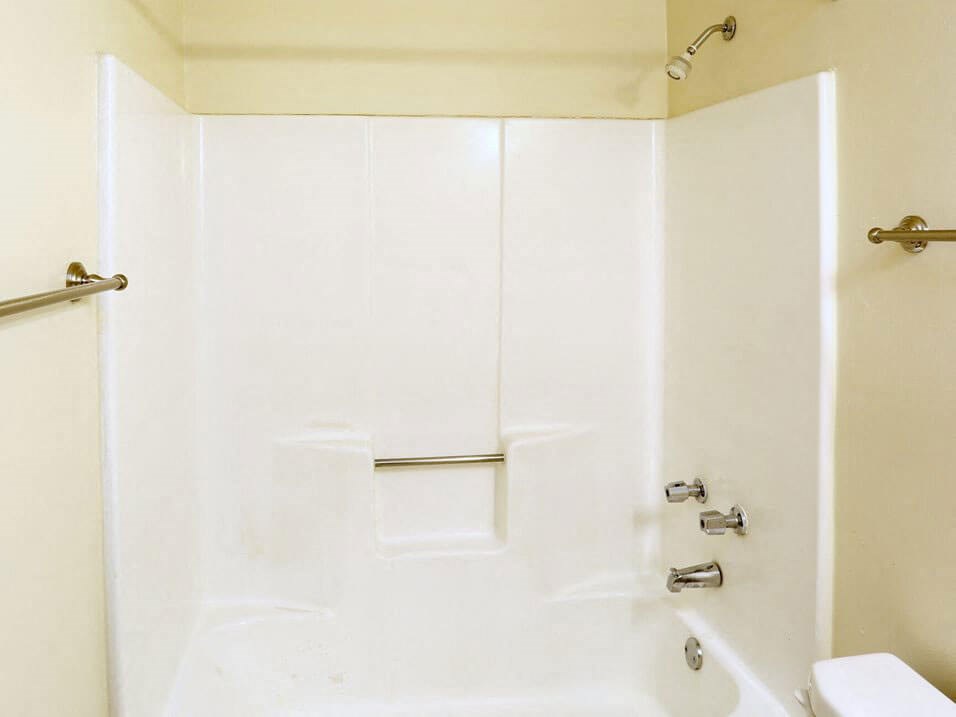 Eagle Ridge Apartment's Shower