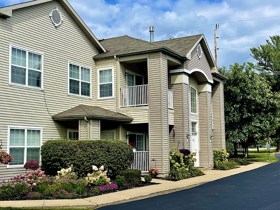 exterior of shoreline landing apartments with balcony or patio