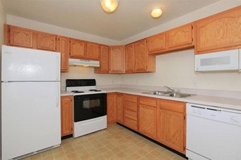 Emerald Creek Kitchen northern Michigan apartment kitchen - Photo Gallery 5