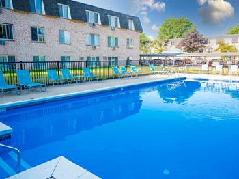 Swimming pool at The Shores of Roosevelt Apartments - Photo Gallery 3