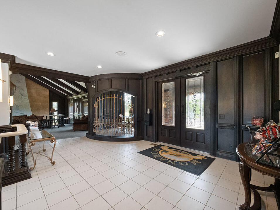 beautiful foyer in Stonehenge Gates Apartments clubhouse