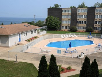 Westview apartments swimming pool - Photo Gallery 9