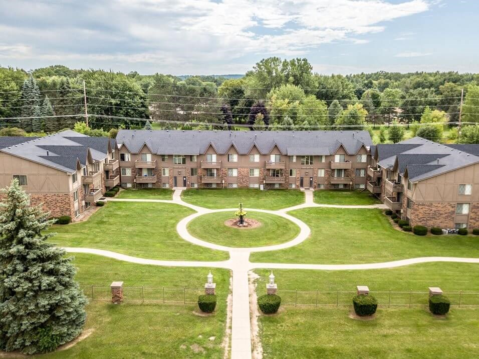 Fountain Pointe Townhomes & Apartments in Grand Blanc MI