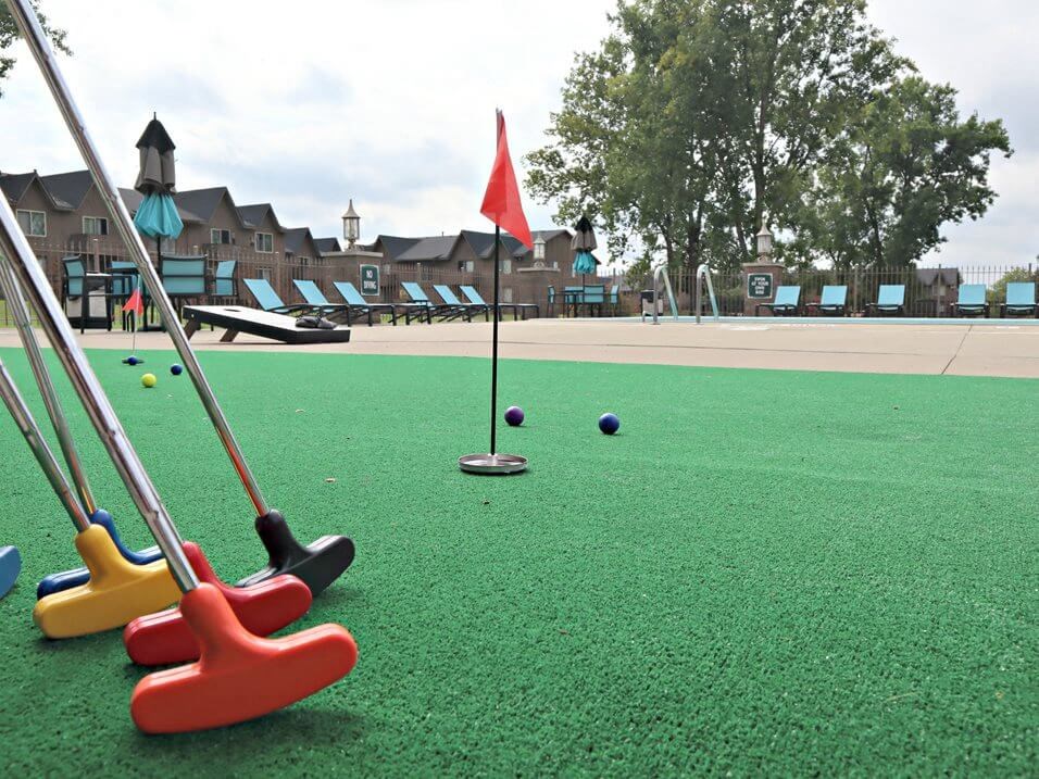 apartments in Grand Blanc with minigolf