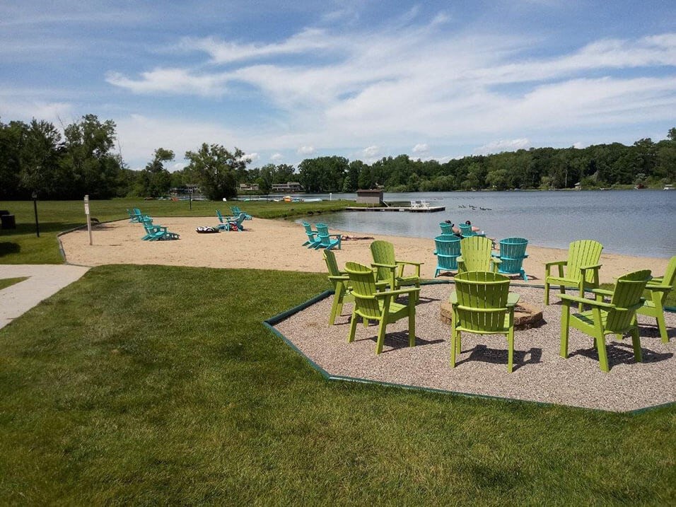 lakeside lounge area at the plaza at lamberton