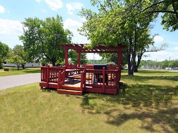 outdoor community patio area at tourville apartment - Photo Gallery 15